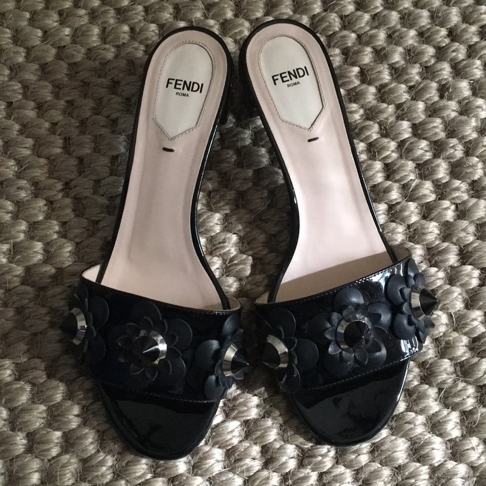 FENDI - Picture 1 of 8